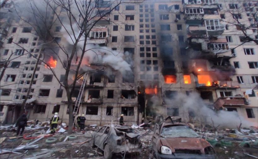 Разрушения с 1 по 9 этаж — оккупанты обстреляли жилой дом в Киеве, ведется  поиск пострадавших (ФОТО) - Дом
