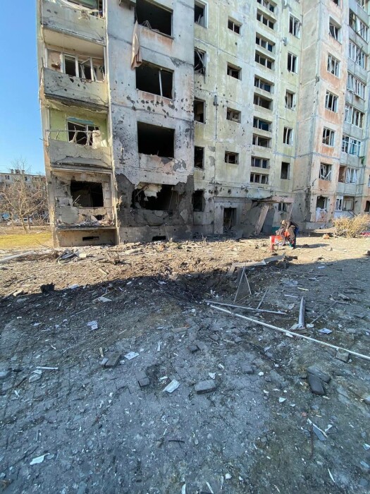 Ракетный удар оккупантов по Ахтырке — пострадал самый густонаселенный микрорайон (ФОТО) - Дім